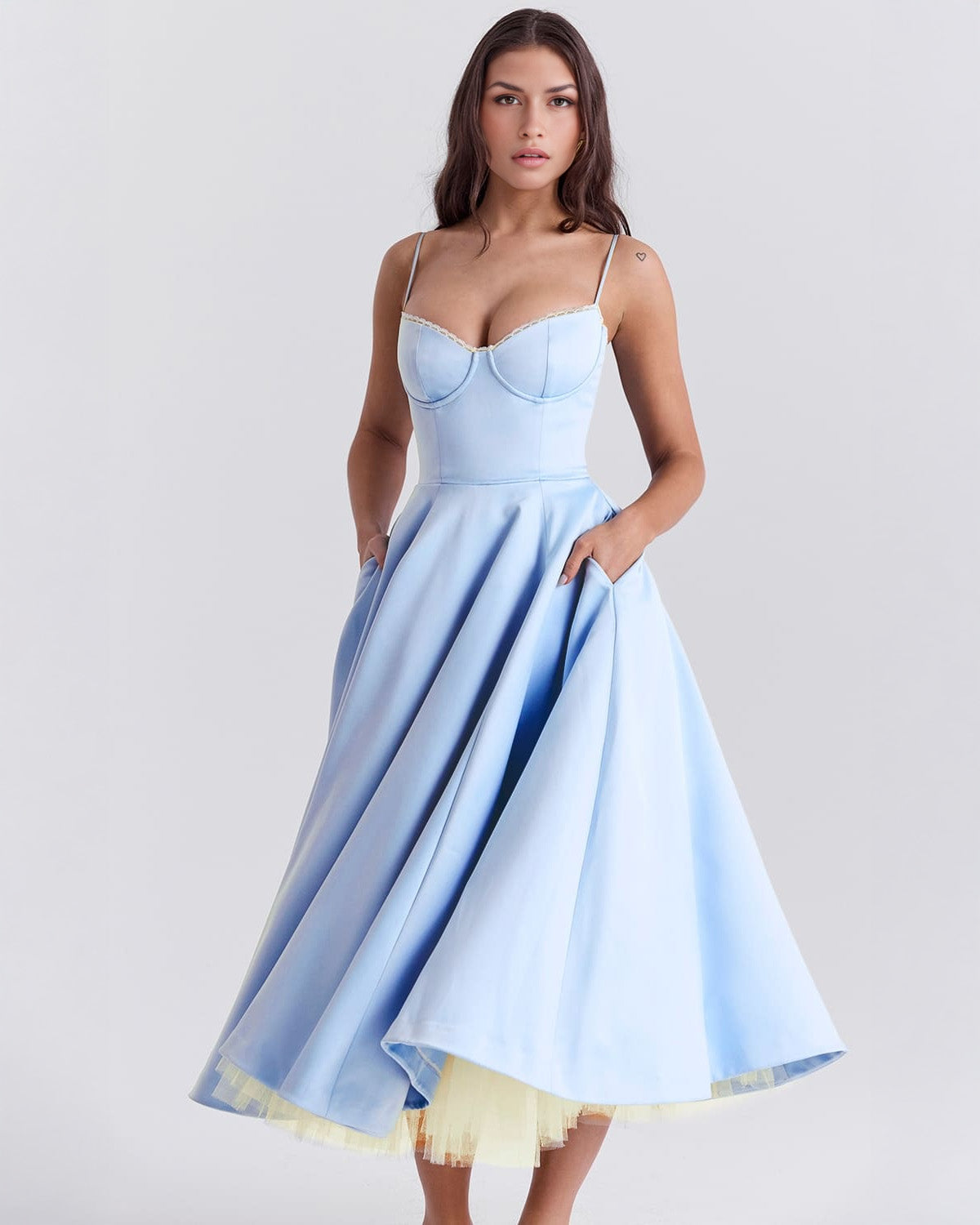 Vestido midi Selene elegante y sofisticado