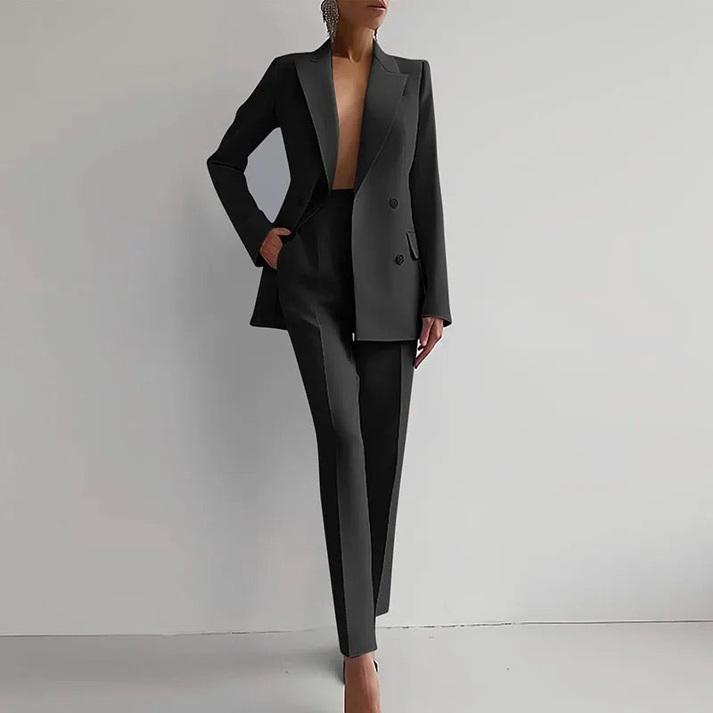 Amara - Damen Slim Fit Maßgeschneiderter Cigarette Pant Anzug für stilvolle Eleganz