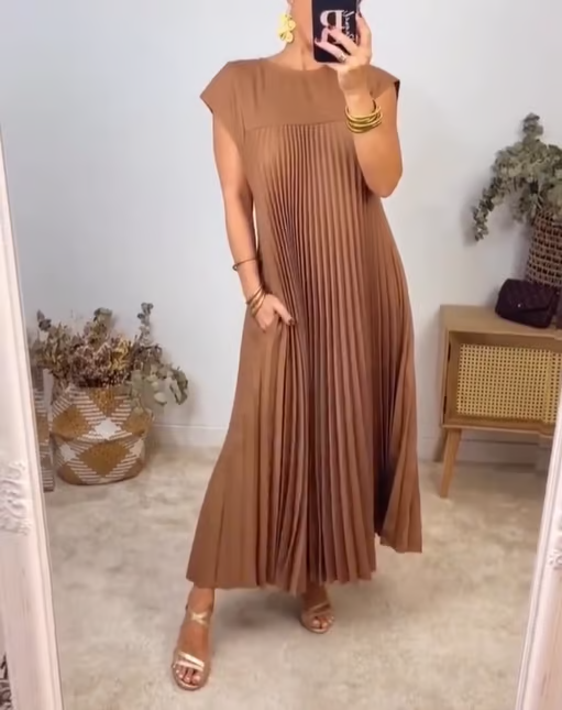 Sorrel - Elegant Spliced Pleated Maxi Dress