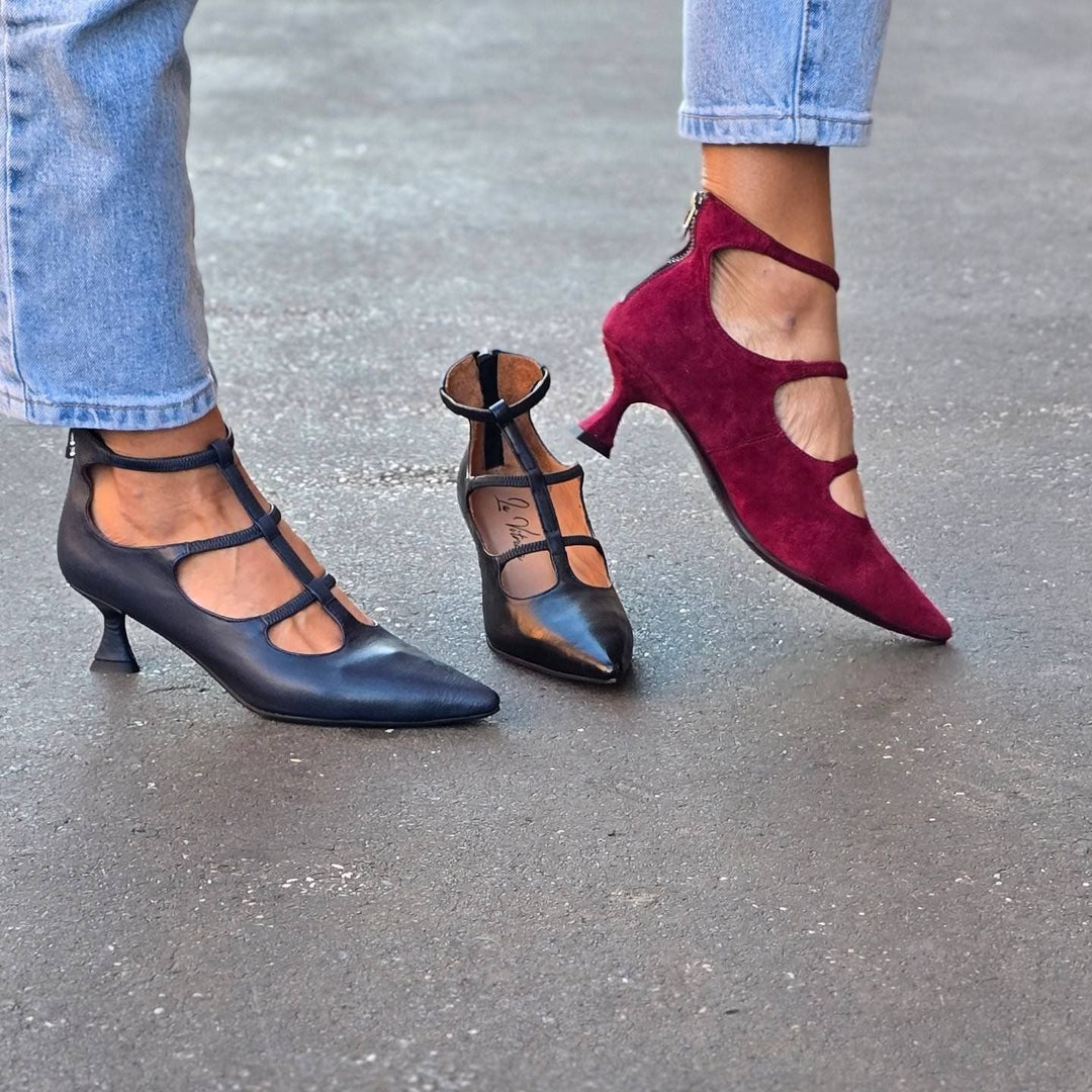 DECOLLETE WITH STRAPS AND LOW HEEL