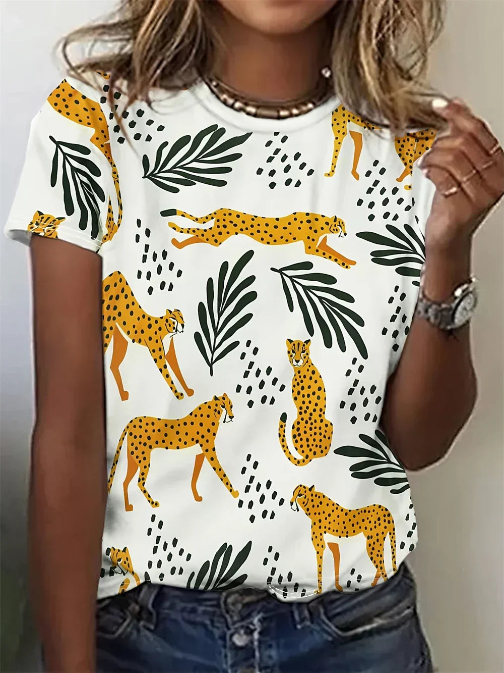 Casual Dog Print Graphic Tee – Soft Everyday T-Shirt with Minimalist Animal Design