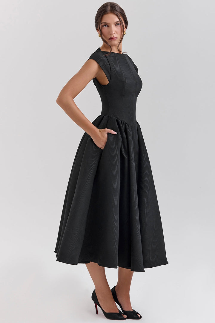 LUMI – BACKLESS DROPPED SHOULDER DRESS