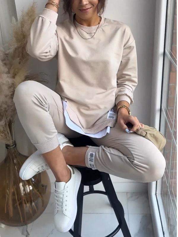 KAIA – COMFORTABLE LOUNGEWEAR SET