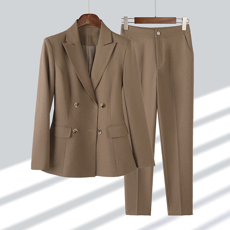 Aven - Élégant tailleur avec veste à 4 boutons et pantalon assorti